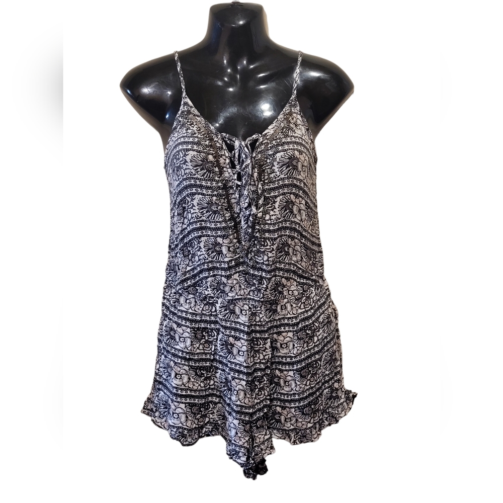 AMERICAN EAGLE OUTFITTERS - Beautiful Floral Romper